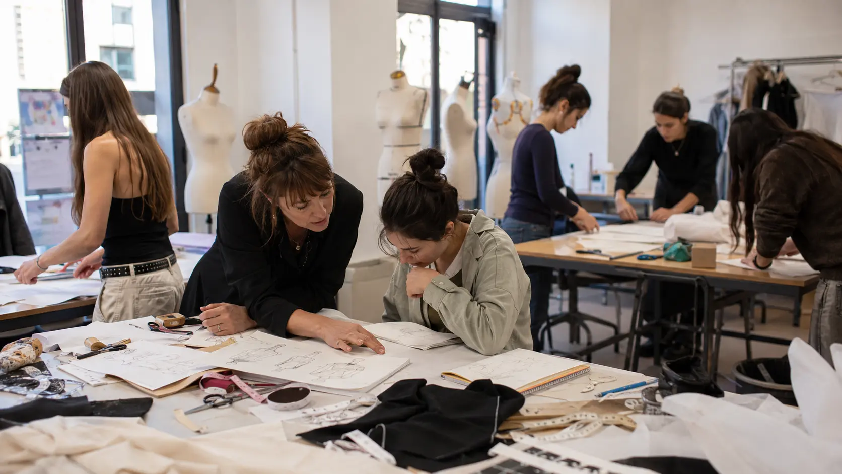 Primeros pasos para estudiar moda guía para empezar desde cero en Madrid